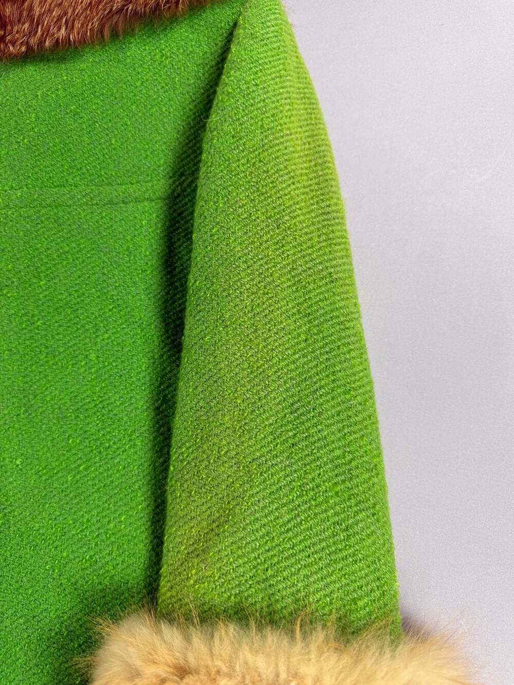 Vintage Green Wool Fur Collar Coat With Yellow Buttons - Picture 13 of 16